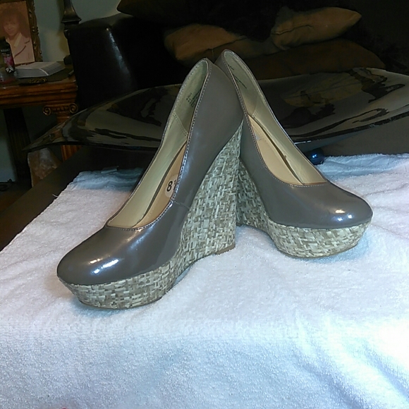 Steve Madden gray patent leather wedge - Picture 1 of 8